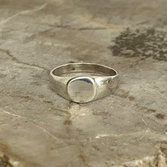 VTG Sterling Silver 925 Very Tiny Blank Baby Signet Ring < Size 1 Baby Ring - Picture 3 of 16